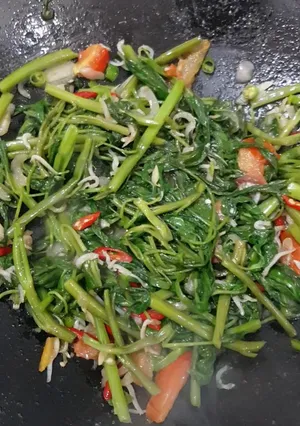 Rahasia Tumis Kangkung Tetap Hijau dan Lezat untuk Menu Harian