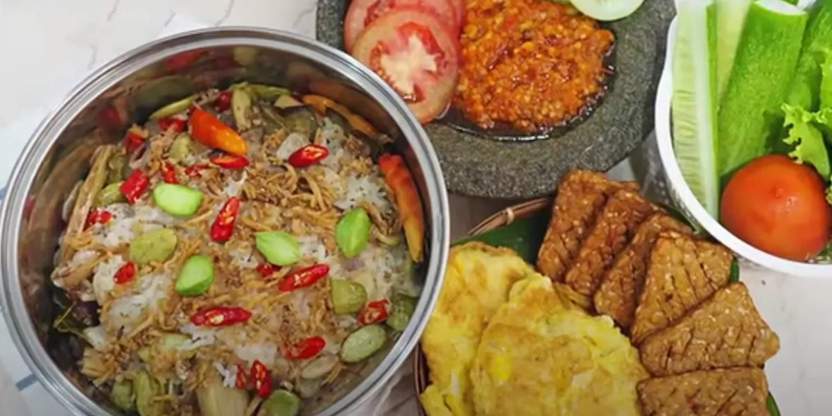 Cuma Pakai Rice Cooker! Nasi Liwet Gurih yang Bikin Ketagihan